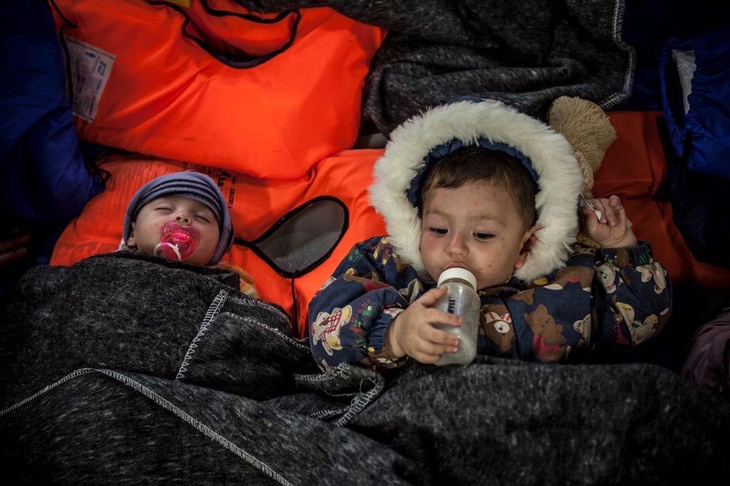 ReginaCatrambon's tweet photo. #ChildrenOfTheWorld #AllLivesMatter #NobodyDeservesToDieAtSea #SAR #MOAS_eu #PhoenixHopeVessel #migrants http://t.co/TXmxMNlx6r