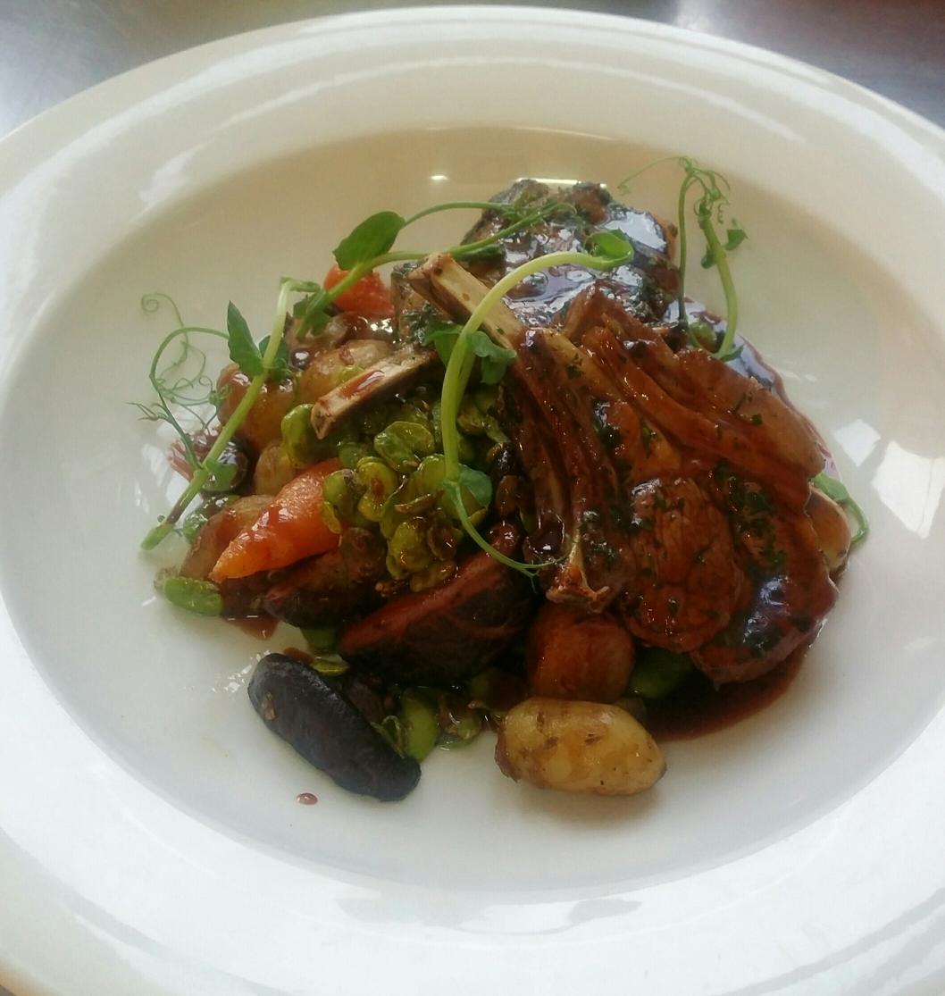 robkwela's tweet photo. @CHoldenSW19 @NewPubCo  Today's Special lamb cutlet, Jersey royal potatoes, confit shiitake mushroom and broad beans http://t.co/S38RsUMFsT