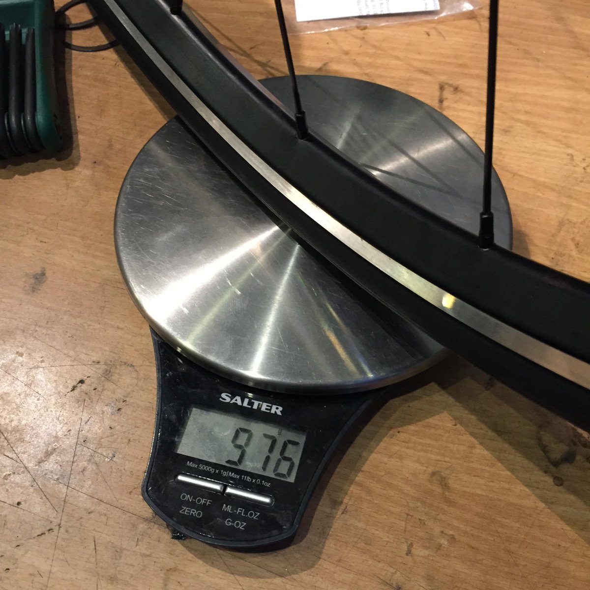 achingbrain's tweet photo. 976g front wheel for #davesbike OH! @ratracecycles http://t.co/H9bN16Yzr1