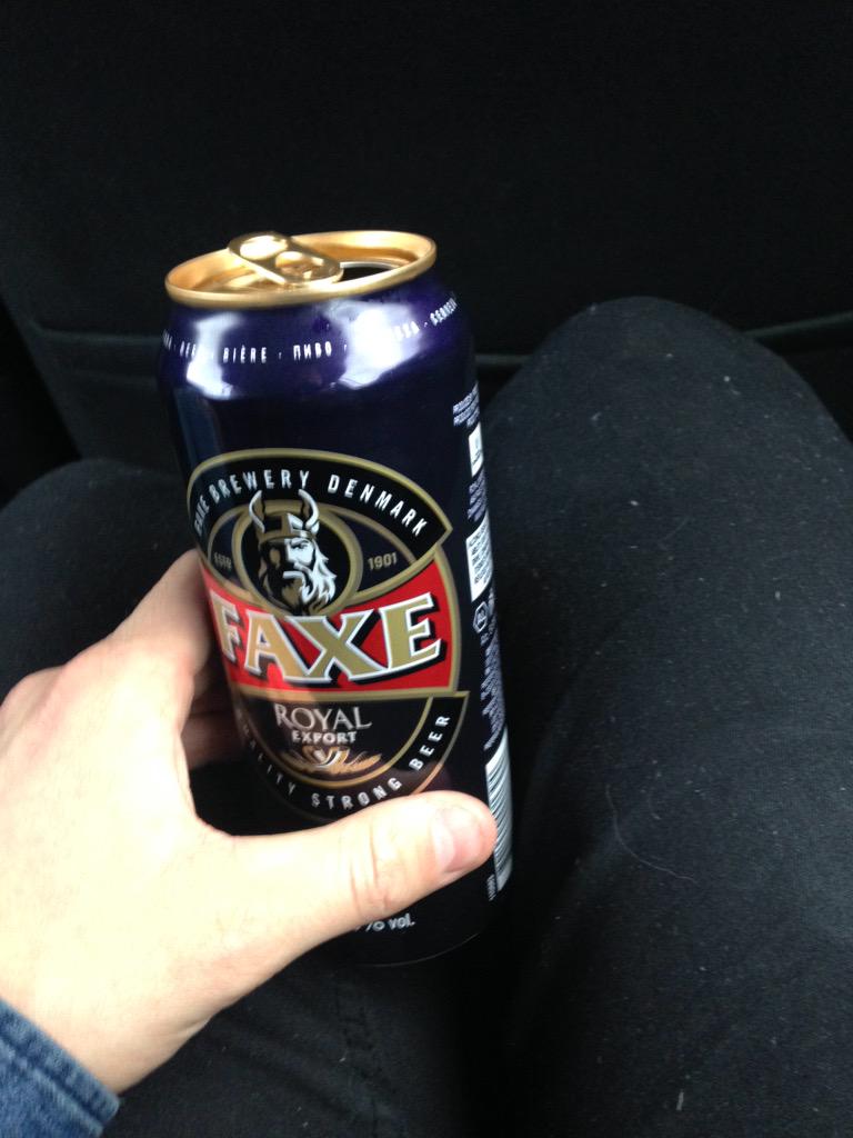 Ekkert annað en Faxe, ætla svoleiðis að sletta út klaufunum í kvöld, er það ekki Lebowski bar í kvöld??