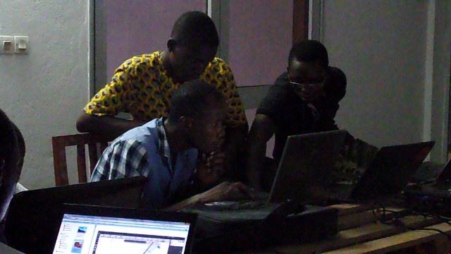 nativ_IS's tweet photo. Séances d'échange des équipes concurrentes au #Hack4Dev #Lomé. @senamekoffi @Cipmen @Prime_Nativ @koutoumna #ff #seo http://t.co/GHqKa3Hn7k