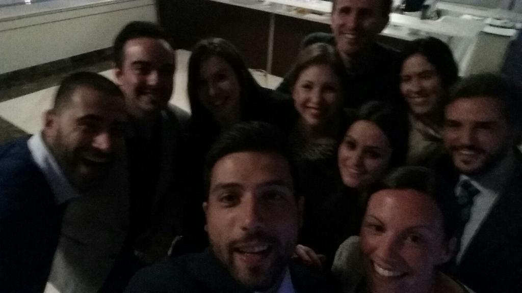 Elenof's tweet photo. Primer selfie de la #AACena http://t.co/2ikPMPqd4R