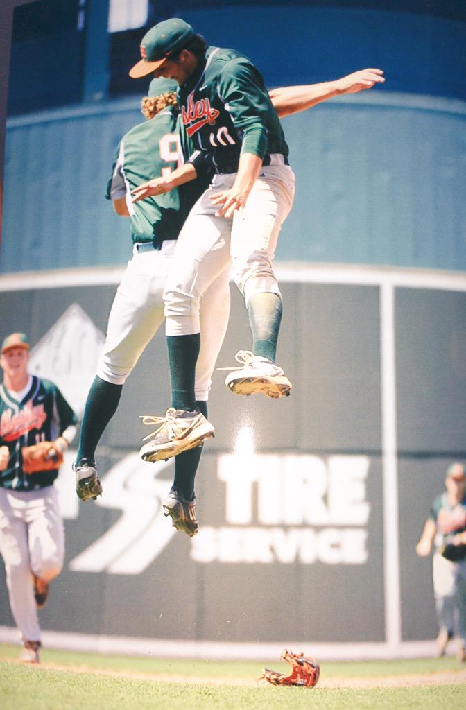 jordan_murray35's tweet photo. Victory has never felt so good😈 #SealTheDeal http://t.co/EqeCxRKfly