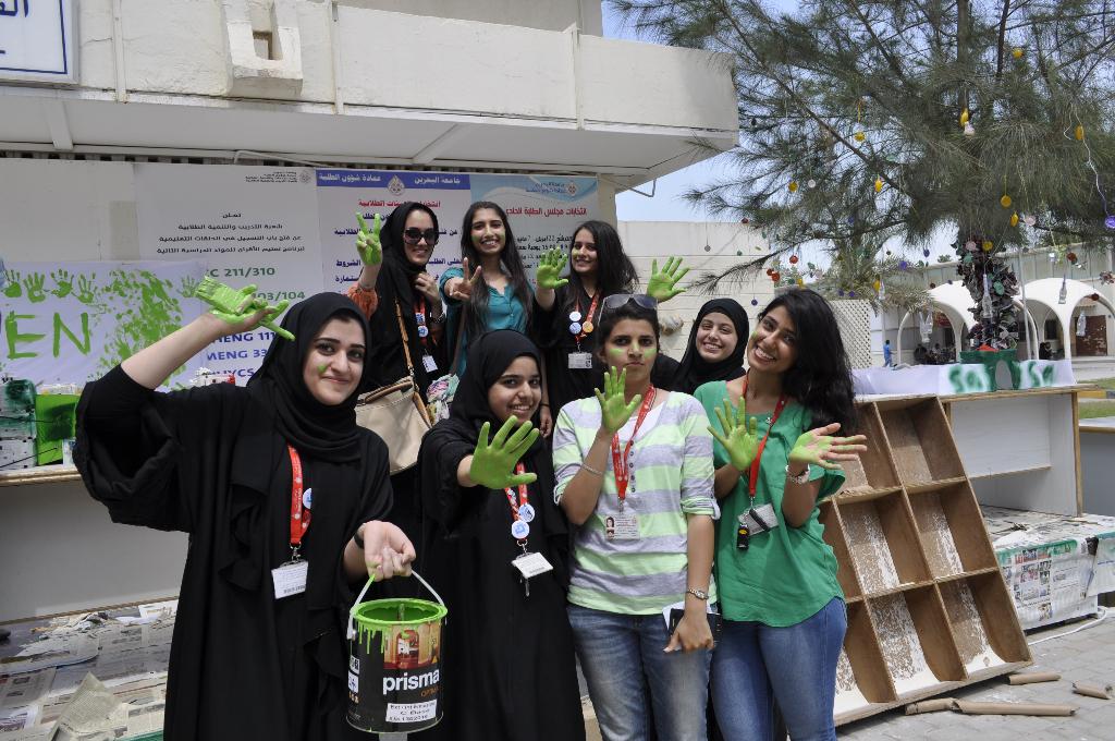 Nmurbati's tweet photo. A blast from the past #Green_Week @aias_bh ❤💚 http://t.co/YyAwbCsM04