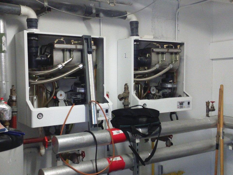 micksaplumber's tweet photo. Heat exchanger with a swivel arm hindge for burner strip down,,, procon 75 made by MAN,, trucks and boilers? #Dublin http://t.co/F7DSkd9XF2