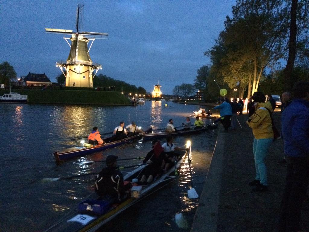 ElfstedenRoeien's tweet photo. Stempelen in Dokkum #ESRM2015 http://t.co/lBFcmOhnEu