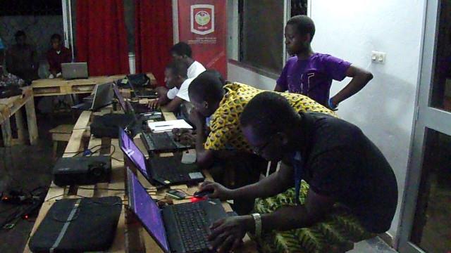 nativ_IS's tweet photo. #Hack4Dev J1 at @woelab with @LaTeam228 developer. @senamekoffi @dhonou @Cipmen @SES_Satellites @koutoumna #ff #seo http://t.co/OYxfeG0g8G