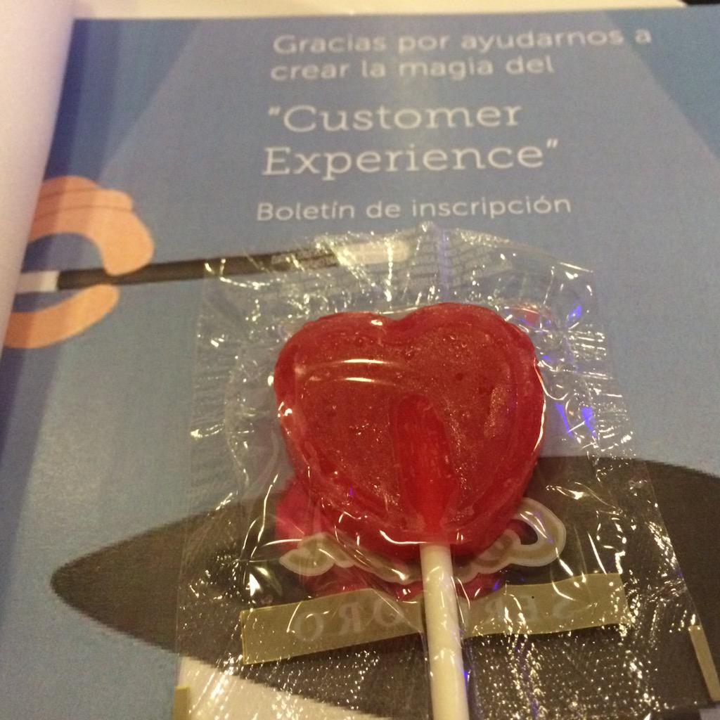 facarmena's tweet photo. Endulzando la #costumerexperience Con golosinas se vende de tó 👽 #AACena @AsociacionENA http://t.co/p3HFET4k9t
