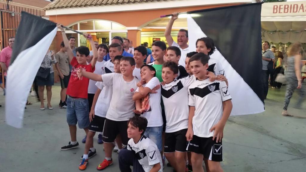 Enhorabuena a nuestros alevines q han ganado 2-5 al tomares y han conseguido el ascenso a preferente