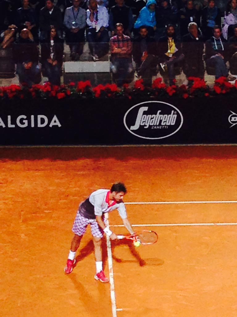 Korlan_Madi's tweet photo. Aiutiamo #StanWawrinka a trovare pantaloncini perfetti?! http://t.co/QurmOAfk6p