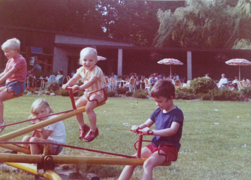 Vrouwenhof's tweet photo. Toen nooit gedacht ooit nog eens eigenaar te mogen worden van deze prachtige speeltuin #roosendaal #speeltuin #leuk http://t.co/0XxBpQWKnw