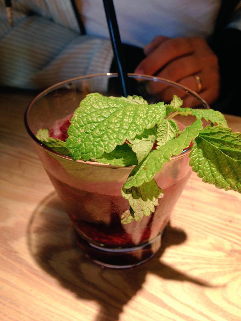 MalamadoArg's tweet photo. #MalamadoBartender con grupo de #SantaFe @Hontravel #Caipiamada #RedMojito http://t.co/mwaZcmFixm