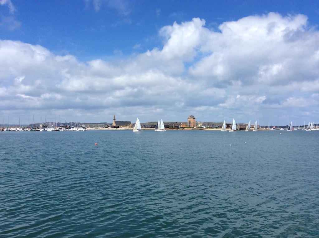 MichelRafray's tweet photo. Fin de la première journée pour les J80 #GPEN2015 #J80 @Ecole_navale http://t.co/cS8eXvUt02