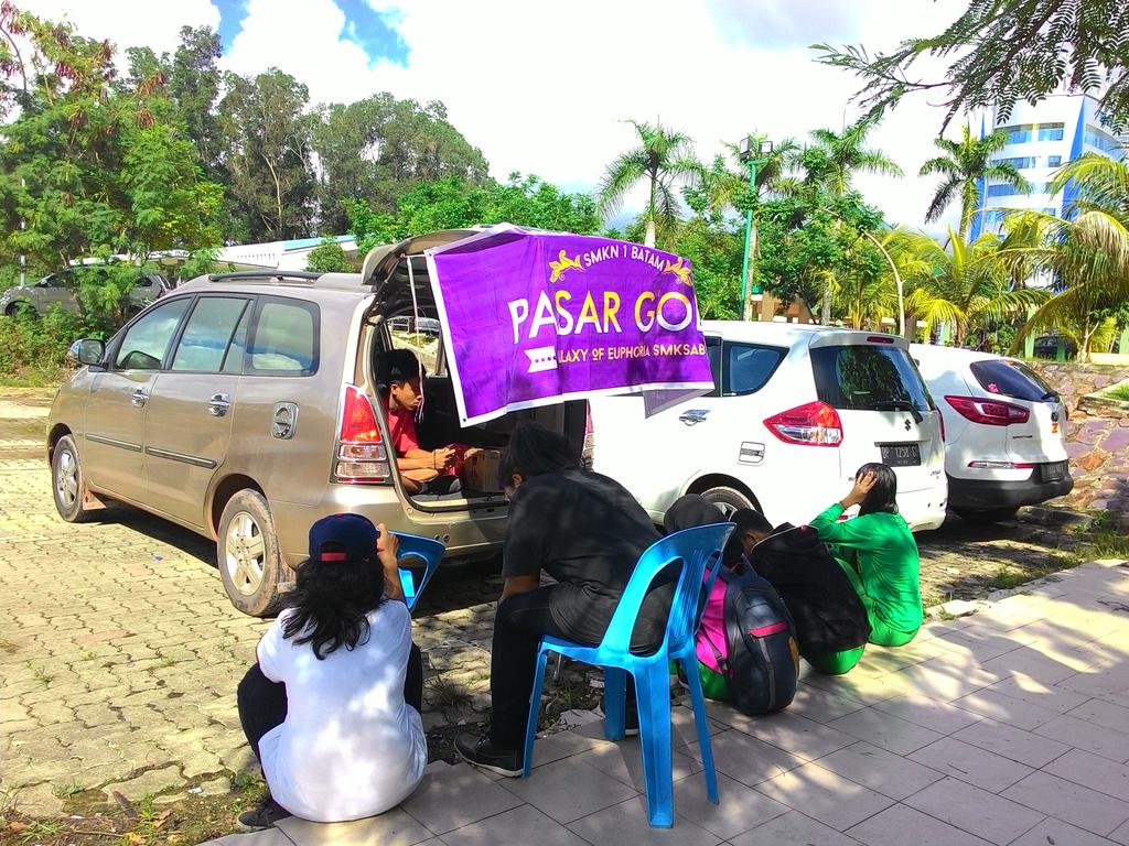 GOESsmkn1's tweet photo. Hay sahabat galaxy,kami buka stand penjualan tiket di masjid raya nih...ayoo buruan dateng 🙋🎉🎊 http://t.co/ToSuAMuDKU