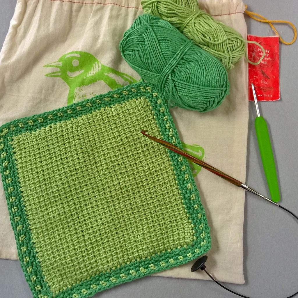 aimeecknits's tweet photo. Learning something new... an interesting mash up of crochet and knitting #tunisiancrochet #knitting #cottondishcloth http://t.co/tuZKWs9RXl