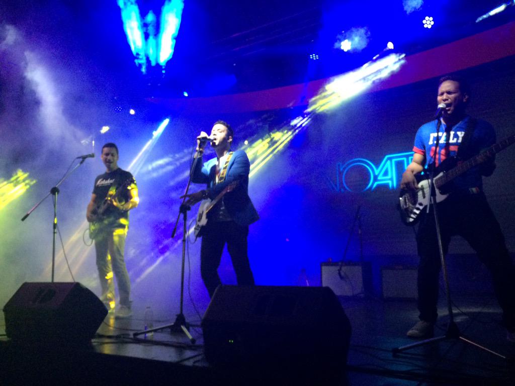 Senniaf's tweet photo. @Noatav canta para toda la familia en el #FEFAPA2015 ¡celebrando juntos el día internacional de la familia! http://t.co/3yFaG46KGg