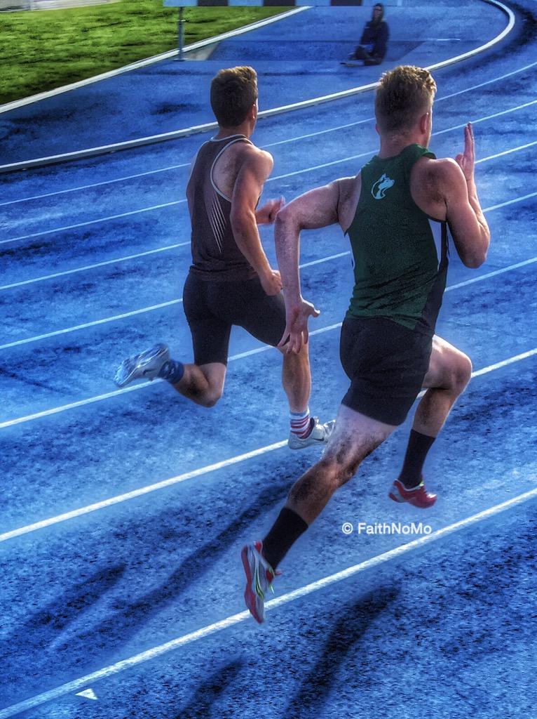 davistrackandxc's tweet photo. Ty Hinds and Jordan Goldsberry advance to 200 M finals. #davistrack http://t.co/wwASMpBsvQ