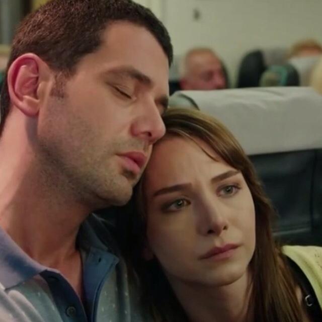 AtesBahar_'s tweet photo. Böyle tatlı uyuyan bir insanın yanında somurtursan çarpılırsın Bahar ! 😂😂 #OHayatBenim #AteşBaharAşkı #AtBah #EzKer http://t.co/DuGfoX8jAH
