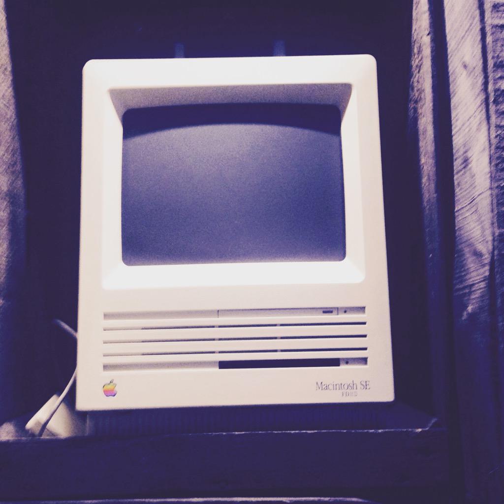 movementsapp's tweet photo. The team went to pitch to @TechCityNews and ran into this on the way #Apple #Macintosh #SteveJobs http://t.co/TfHFM0QUKx