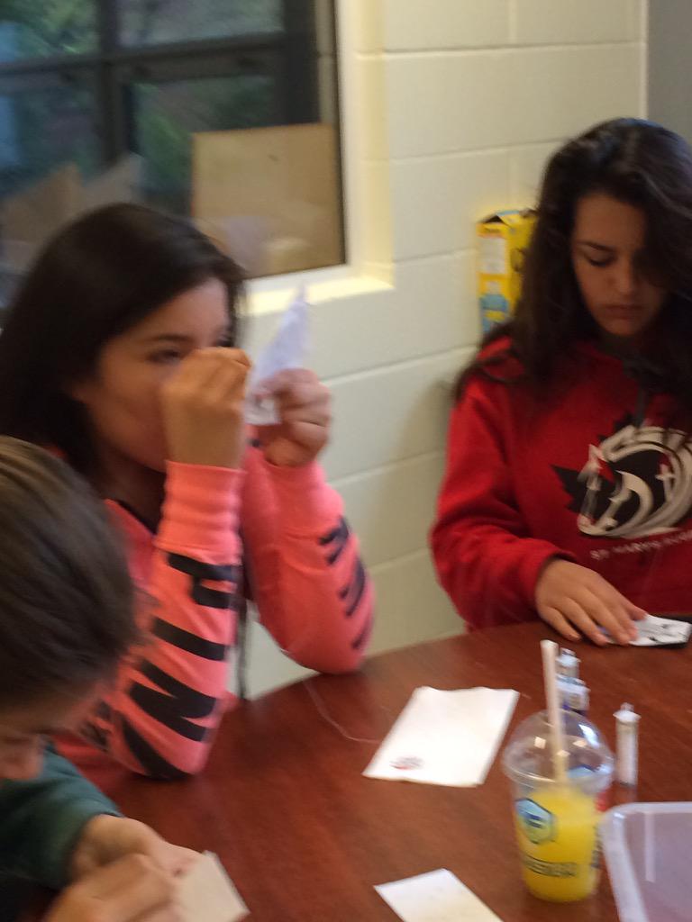 junegreent's tweet photo. @OStangnation @Kirbmike FNMI students #cultureclub #beadingworkshop promoting cultural awareness ๐ http://t.co/GZnz9FiOKQ
