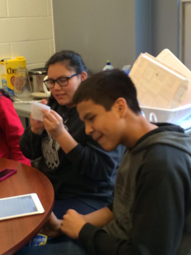 junegreent's tweet photo. @OStangnation @Kirbmike FNMI students #cultureclub #beadingworkshop promoting cultural awareness ๐ http://t.co/GZnz9FiOKQ