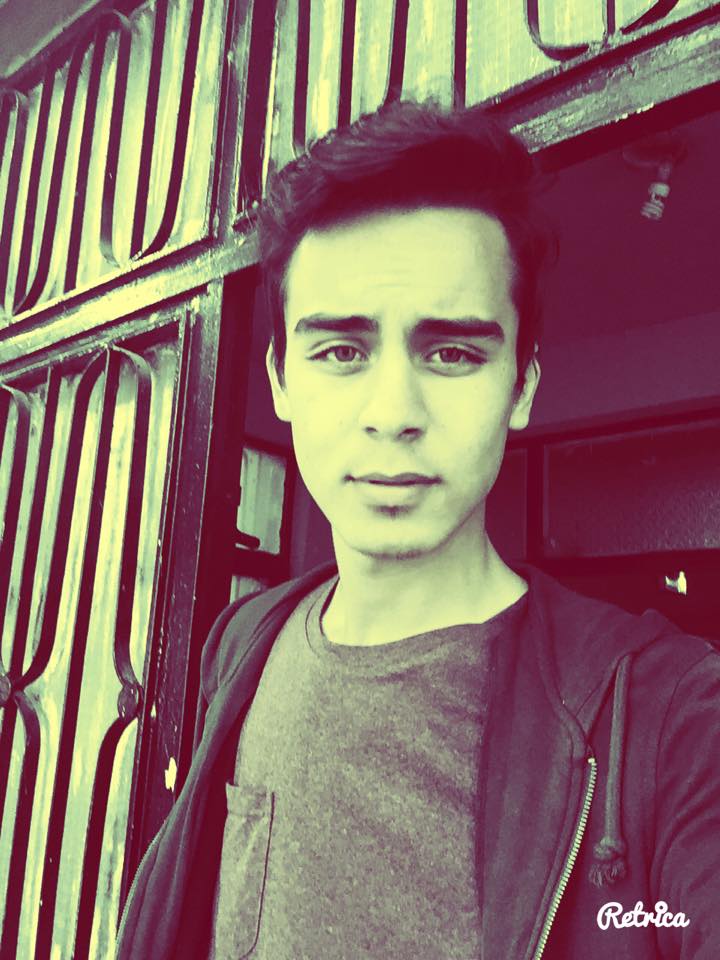 dilbazkemal's tweet photo. "bir ara, gerçekten seviyorsun sanıp
ben de sevilirmişim demek, demiştim.
şimdi sadece buruk bi gülüş bu düşünce." http://t.co/neWccnv8dT