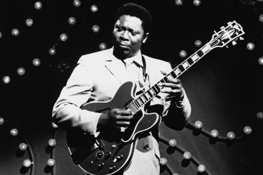 VanityFair's tweet photo. Remembering the man and legend, #BBKing http://t.co/u8O9c7e3In http://t.co/wVxvAtsREd