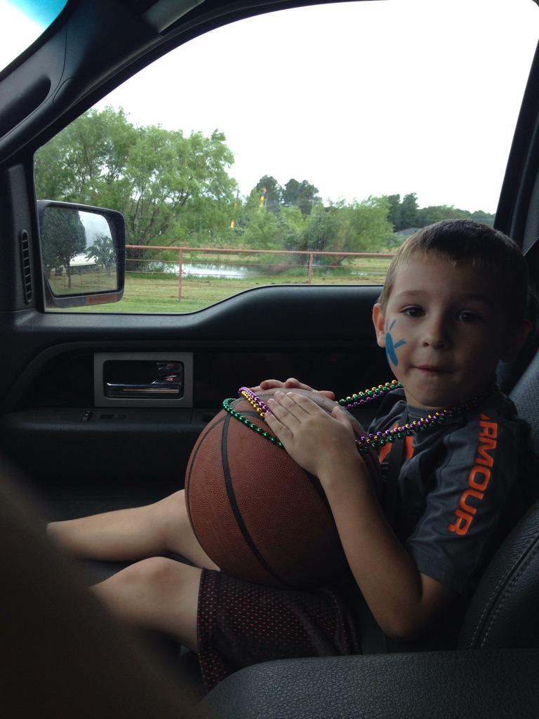 ColeClifton1's tweet photo. Time to ball out with the little brother #nextmichaeljordan http://t.co/QpGbK8LS7N