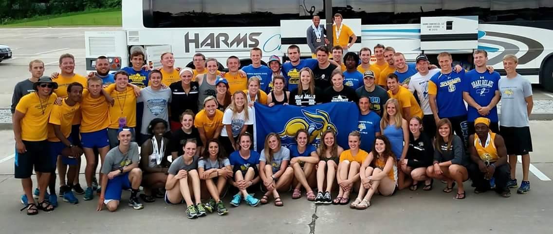 Adam_TheCarter's tweet image. 2015 Conference Championships are ooover! Congratulations to everyone, gotta love this team 💫 #TrackEm #ThatsAllFolks