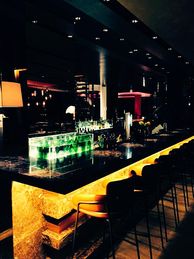 rrnovillo's tweet photo. Buena comida, #BarryWhite de fondo y gran compañía en el @thehallmadrid http://t.co/k70y5V7EyS