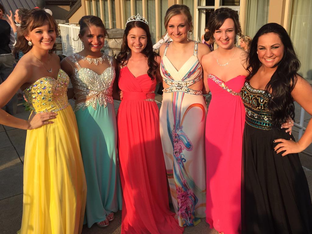 BaldwinHSCheer's tweet photo. our cheerleaders looking gorgeous at #JuniorProm2015 have fun ladies! π http://t.co/rKbjdWuTSJ