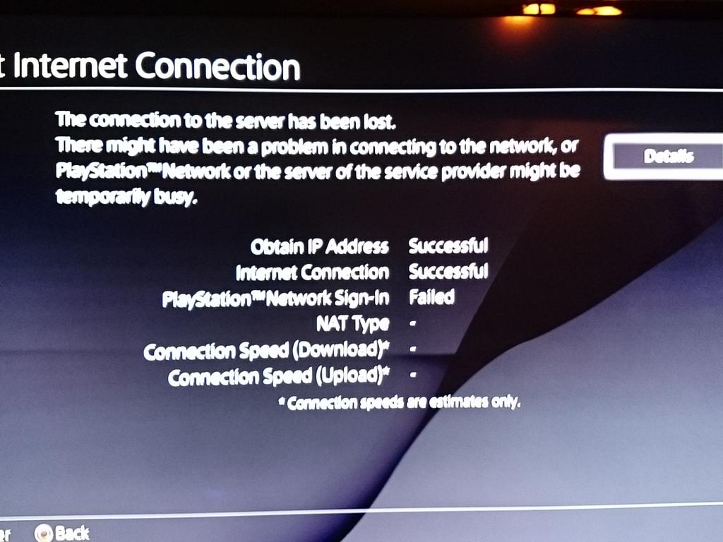 xS_GaMeR's tweet photo. #psndown poor weakened 😥... http://t.co/W4z90J3RK1