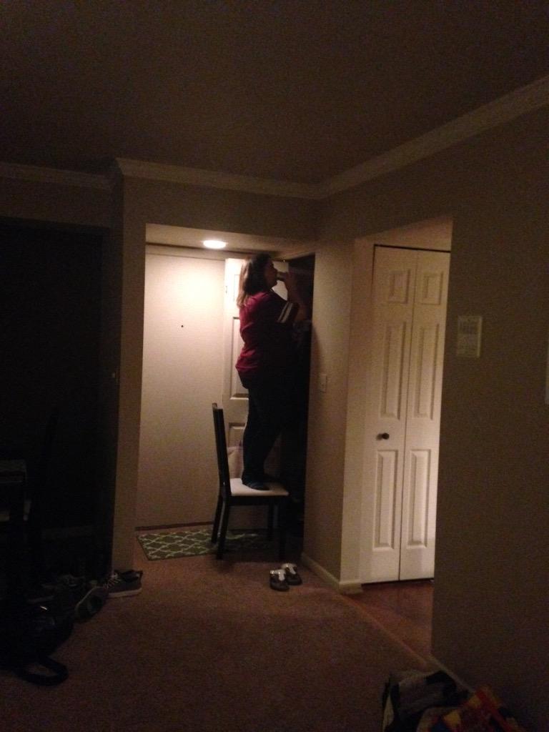 natdolce's tweet photo. #ShortPeopleProblems #ladiesday http://t.co/tD7UH8fpZZ