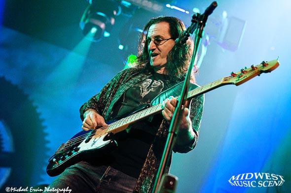 MidwestMusic212's tweet photo. RUSH R40 tour opening night in Tulsa http://t.co/1FsgOtvbDa #rocklegends http://t.co/OfMx3ACfTw