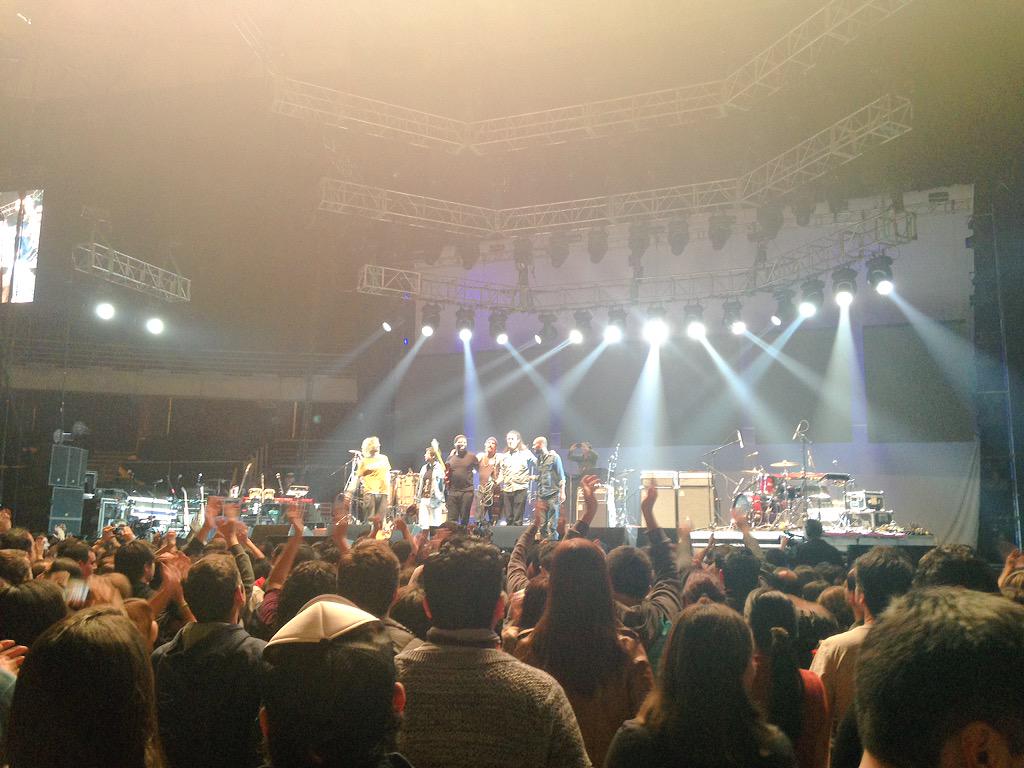 SonyMusicChile's tweet photo. . @MacacoMusic se despide del público del @movistararena con toda la ovación del público! http://t.co/yssqLGBA4O
