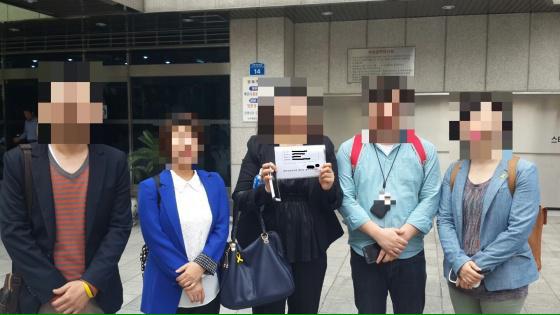 부산 사하을 새정치 당원들이 조경태 의원은 단합을 방해하고 분열과 분당을 조장하며 기강과 품위를 저해하고 위기에빠진 당을 벼랑 끝으로 몰고 있다며 더이상 파렴치한 행동을 두고 볼수없어서 중앙당에 징계 요청을했다