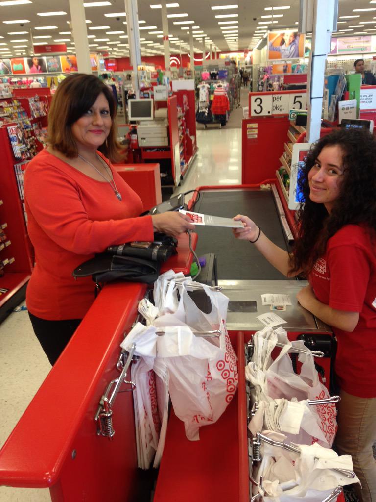 eurbina26's tweet photo. Here at #d206 #t2245 we LOVE helping our guest save 5% by opening target Redcards... @jhowells81 @boltsforme http://t.co/yaP5gUjUP4