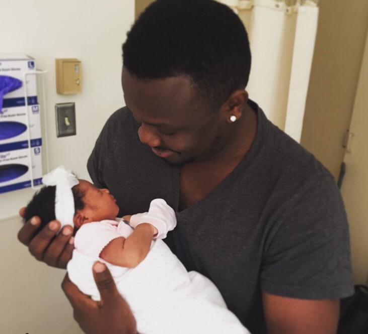 FanpaSimiesiri's tweet photo. The first Mavin princess is officially here   Congratulations to the osomos we are happy @Simi_Osomo  @IamDrSID http://t.co/15T2W4kI8f
