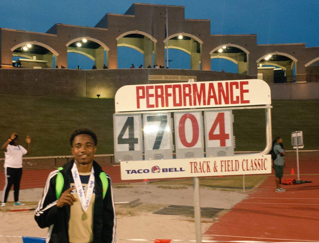 SenecaTrack's tweet photo. Congrats to this year's SC AAA State Champion in the Triple Jump. Andre Wright #gocats #kneeuptoeup http://t.co/5bURUgFozj