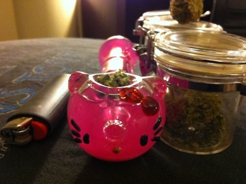FunnyPipe's tweet photo. medio tercermundista :P #cannabis http://t.co/z5YyE29Eu7