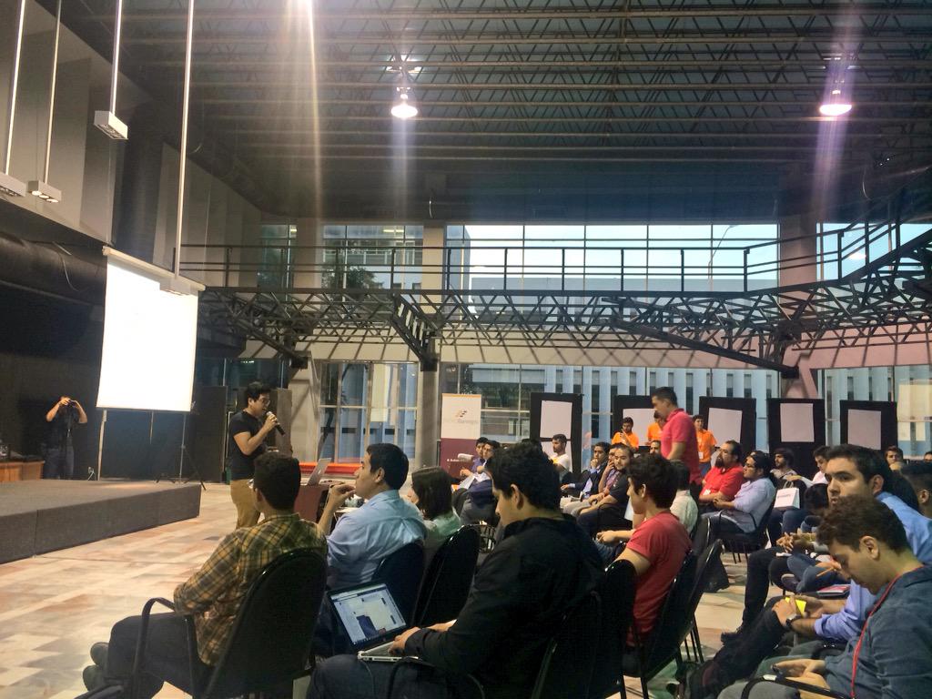 Agustin de @KuonaApp prepara a los emprendedores para el fin de semana en #swmty