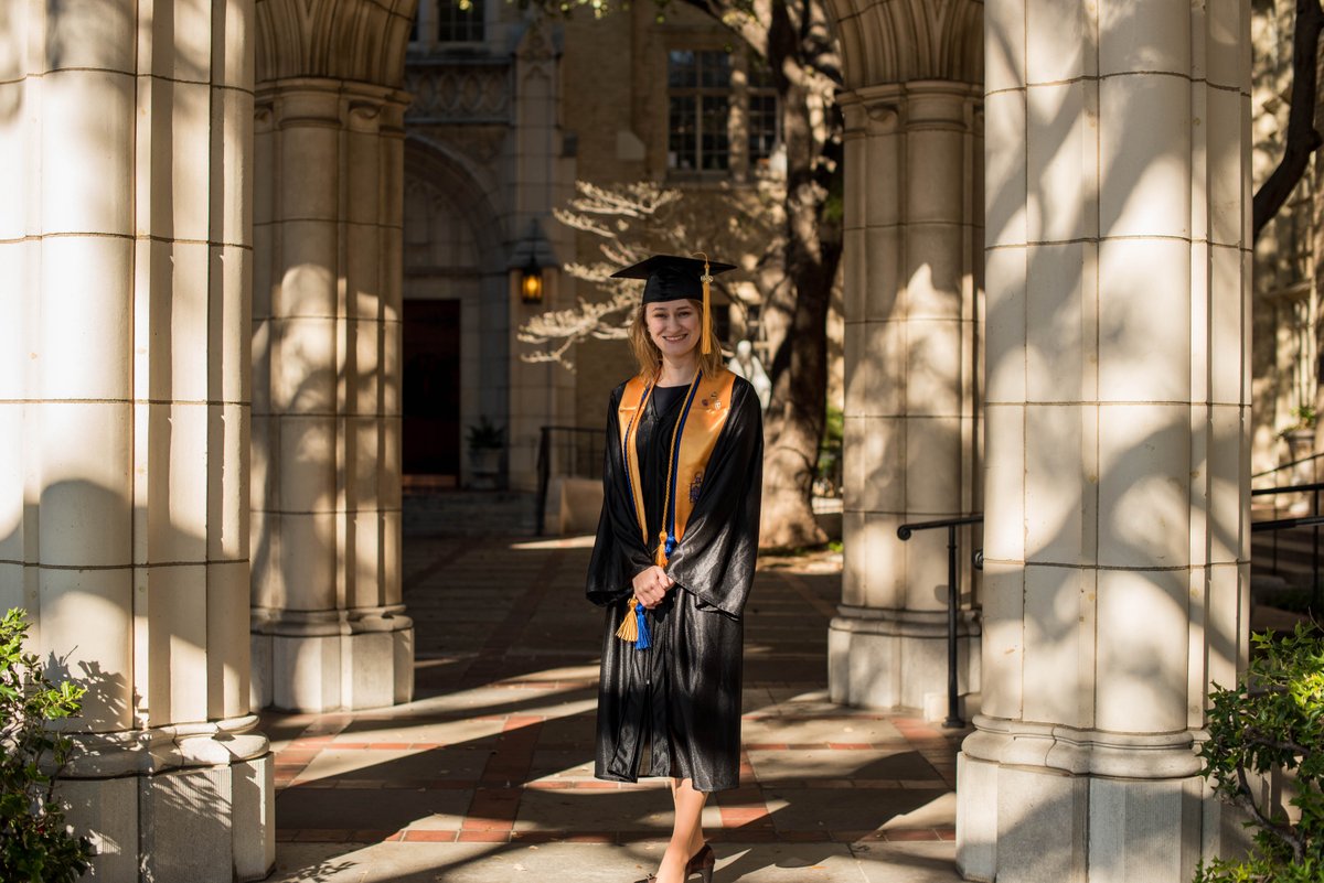 erin_on_point's tweet image. A #TCCGrads-themed #FFriday photo. I graduated in the summer, but I&apos;ve still got the school pride. #AssociateOfArts