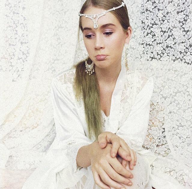 kncesocks's tweet image. childlike empress 👰🏼🐉