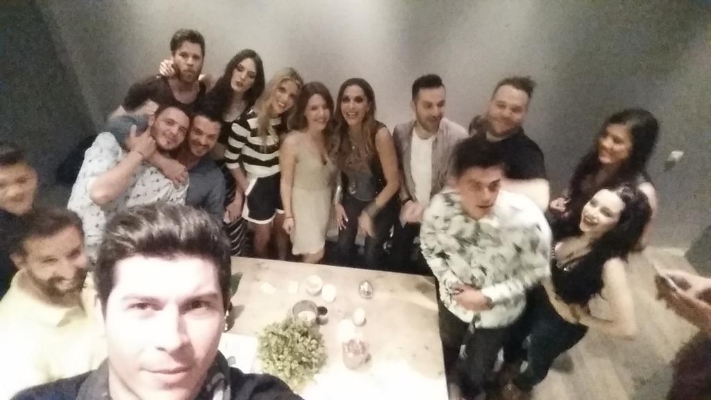 Liolios_Dim's tweet photo. Ολο το voiceteam με τη @Desp1naVandi στο θεα!!#thevoicegr #teamvandi #teamremos #teamaslanidou #teamstavento http://t.co/VTSZNJ0TKa