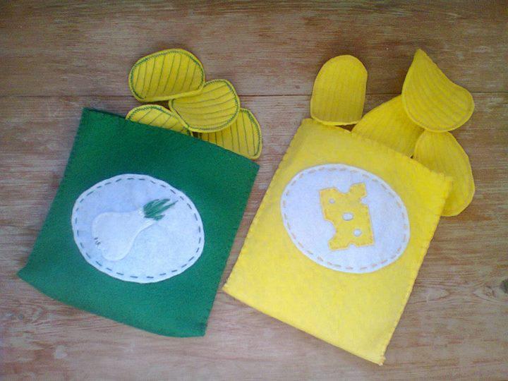 HandmadeLT's tweet image. Midnight #snack anyone?.. handmadelithuania.ch/shop/felt-cris… #felt #crafts