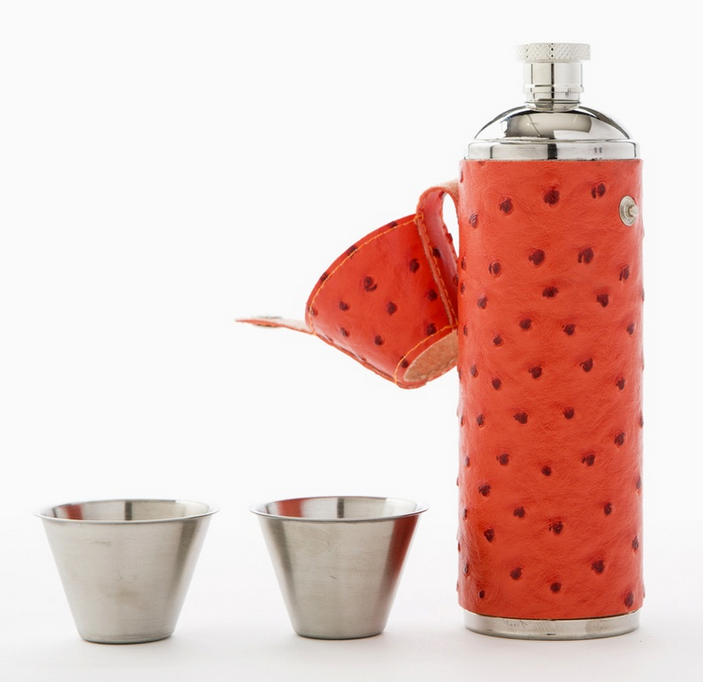 BritandCo's tweet image. A travel flask with built-in shot glasses? Yes, please! go.brit.co/1E7Swey @flasking