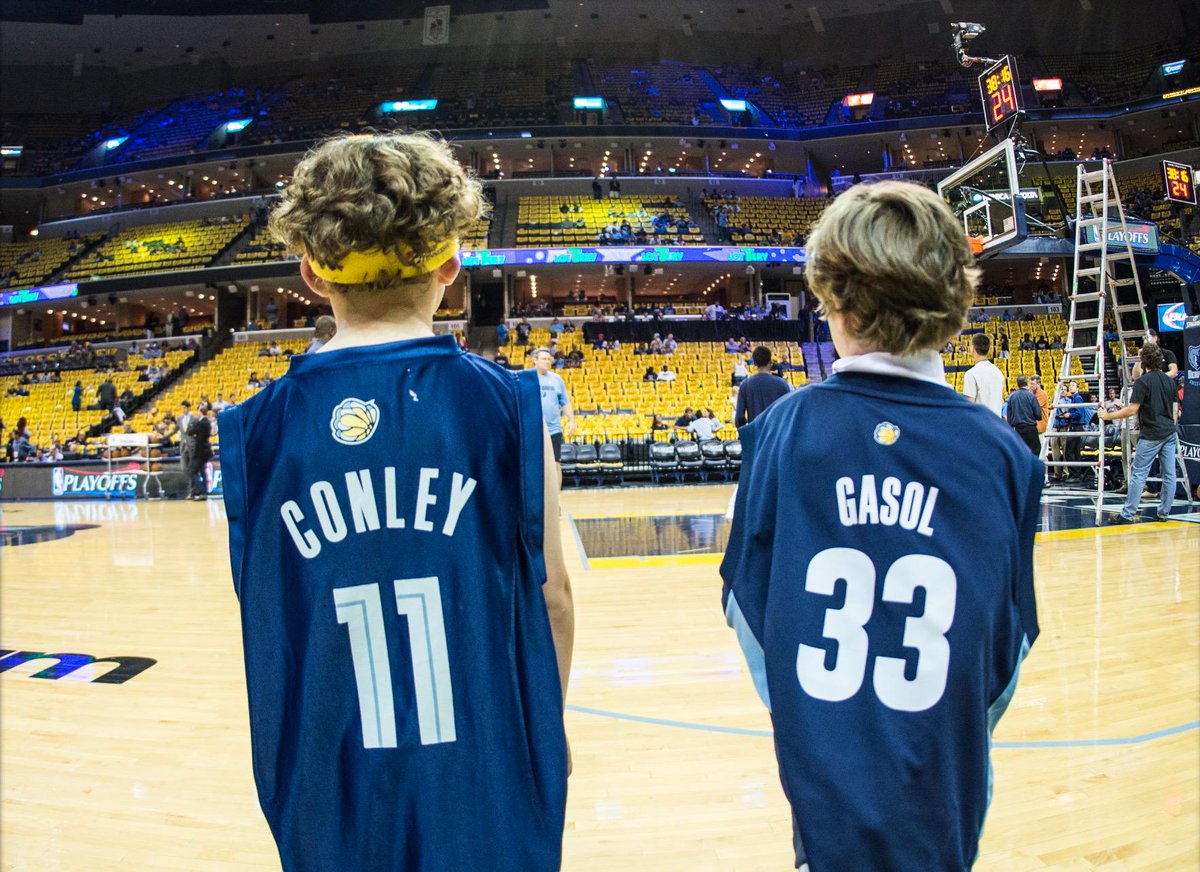 memgrizz's tweet photo. Mini #MaskedValuablePlayer &amp; #LittleSpain are ready for Game 6! http://t.co/WXQP3AJetz