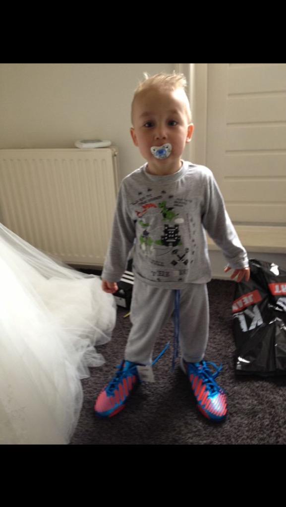 Vandaag is men kleinste vriend jarig...4 jaar en hij word al gekker <a href="/henkknurf/">Henk Kramer 🚜 🐟</a> en <a href="/jnnette1/">Jannette</a> van harte met deze topper