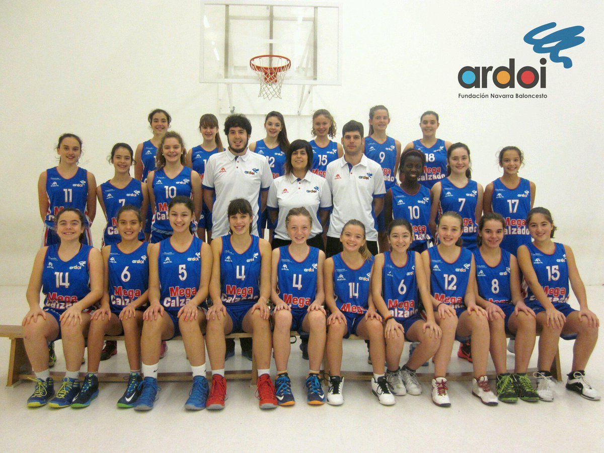 Domon_12's tweet photo. Pase lo que pase hoy ORGULLOSÍSIMO de estas 21 tías!! Vamos a disfrutarlo! #GoMiniBlues http://t.co/UzPLk2rEcl
