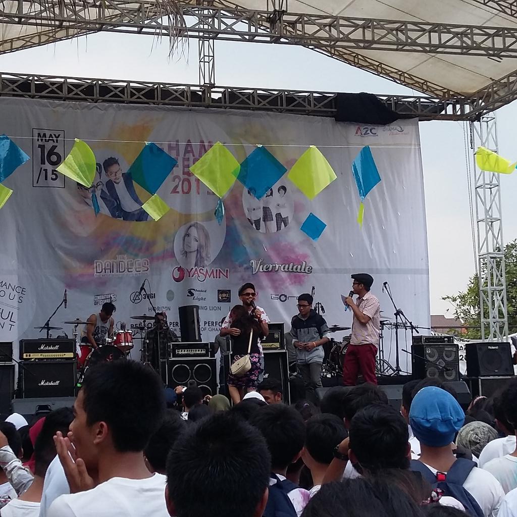 eDanangMusic's tweet photo. The Dandees lagi ngeMC nih di acara @GHAMAFest2015! Semoga sukses dan lancar yoo @danangpostman @imamdarto http://t.co/rnkRXwhIrM